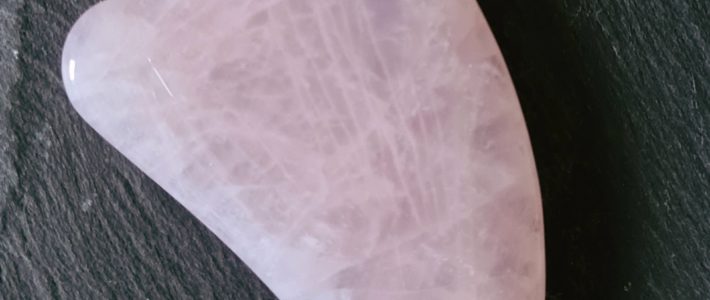 Gua Sha Rosenquarz Massagestein