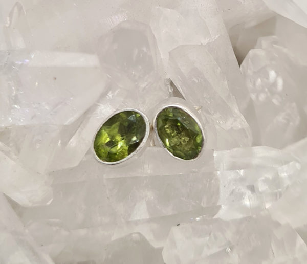Peridot Ohrstecker