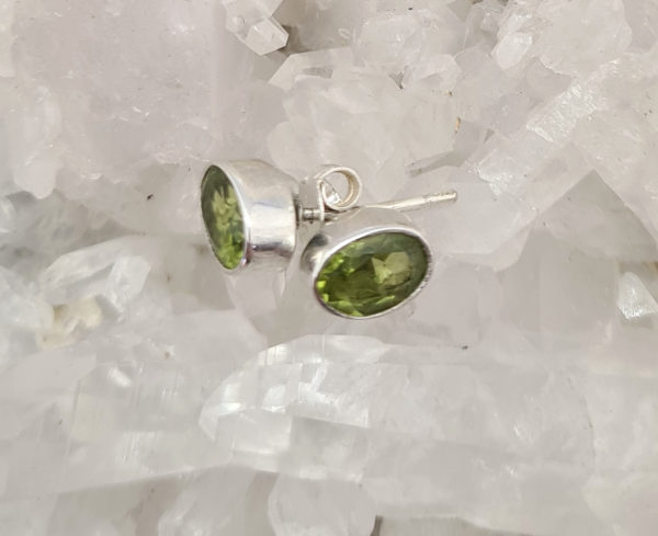 Peridot Ohrstecker