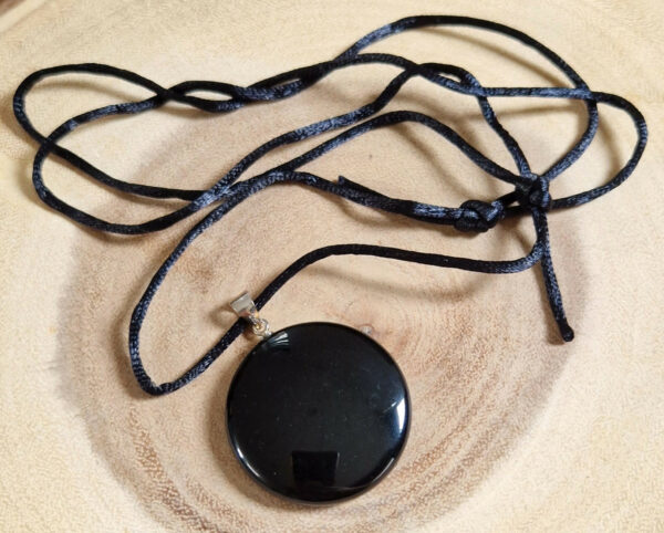 Spiritueller Obsidianspiegel mit Silberöse